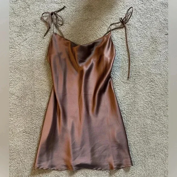 WHITE FOX MINI DRESS - Picture 4 of 8